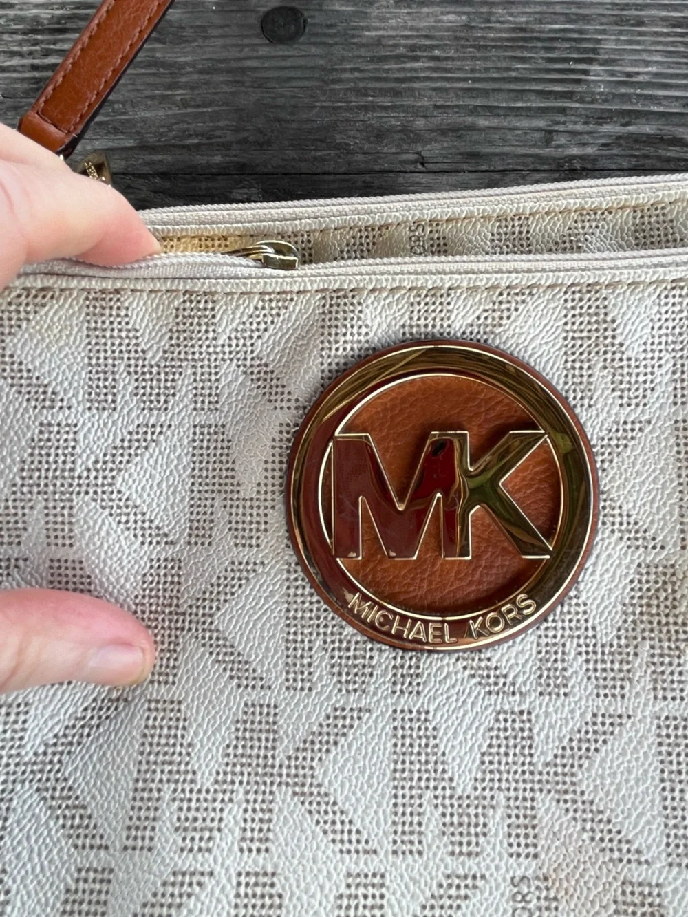 Michael Kors Cream & Brown Logo Crossbody Purse/ lots of compartments